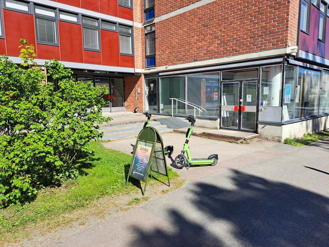 Sisäänkäynti Sepänkadulla